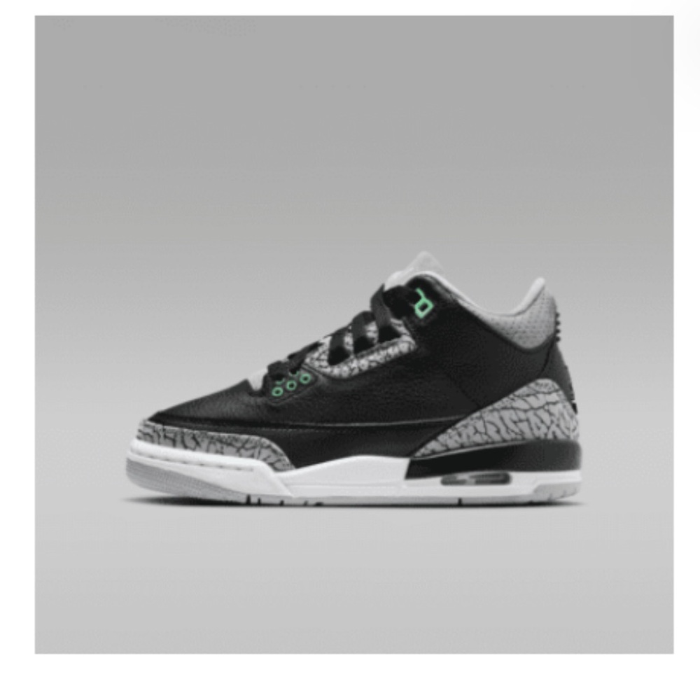 Air Jordan 3 Retro
"Green Glow"